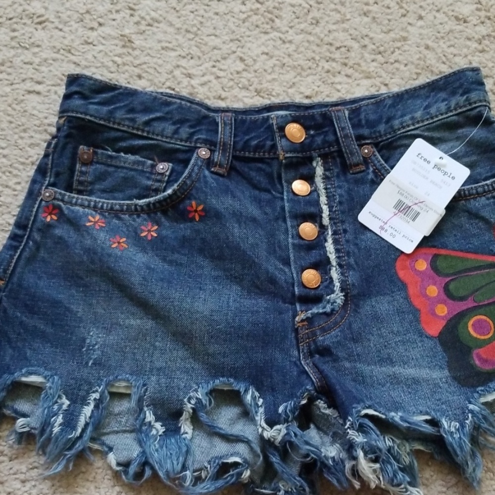 Shorts - Picture 2 of 4